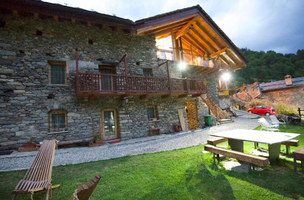 Bed and Breakfast Nuit A Pleiney Saint-Rhemy-En-Bosses Exterior foto