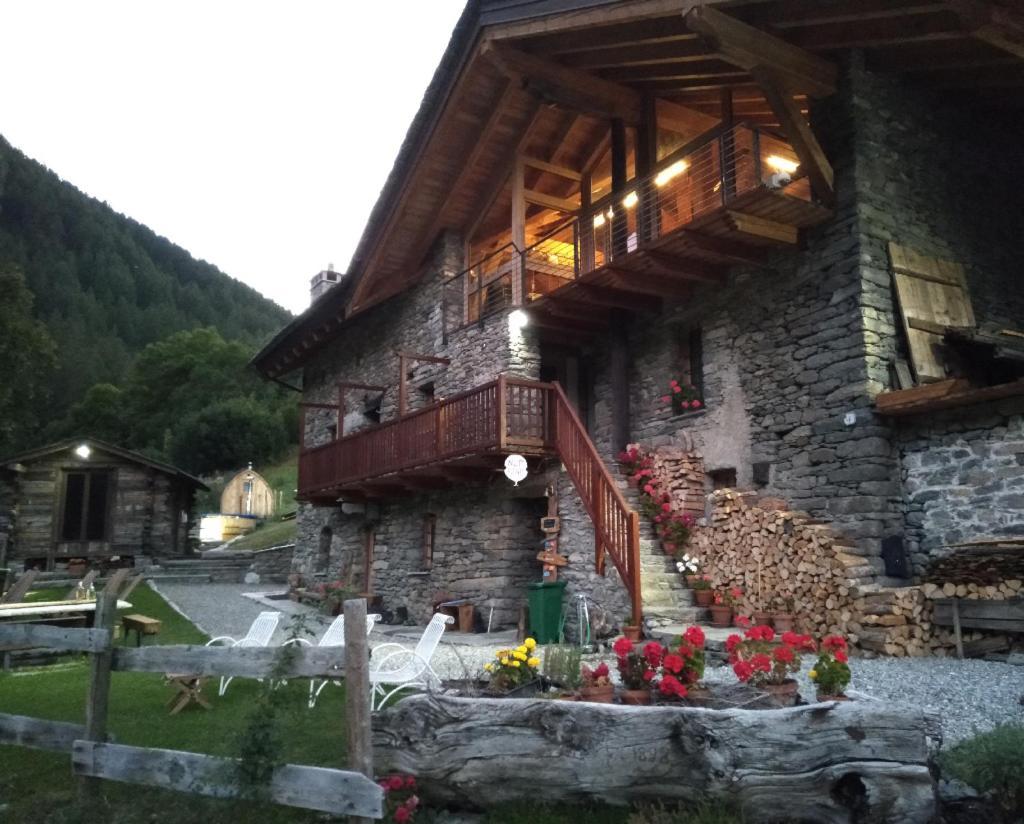Bed and Breakfast Nuit A Pleiney Saint-Rhemy-En-Bosses Exterior foto