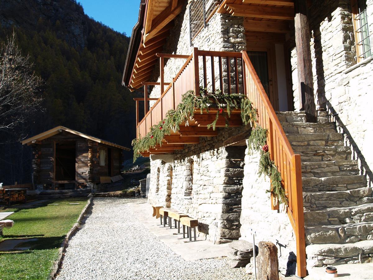 Bed and Breakfast Nuit A Pleiney Saint-Rhemy-En-Bosses Exterior foto