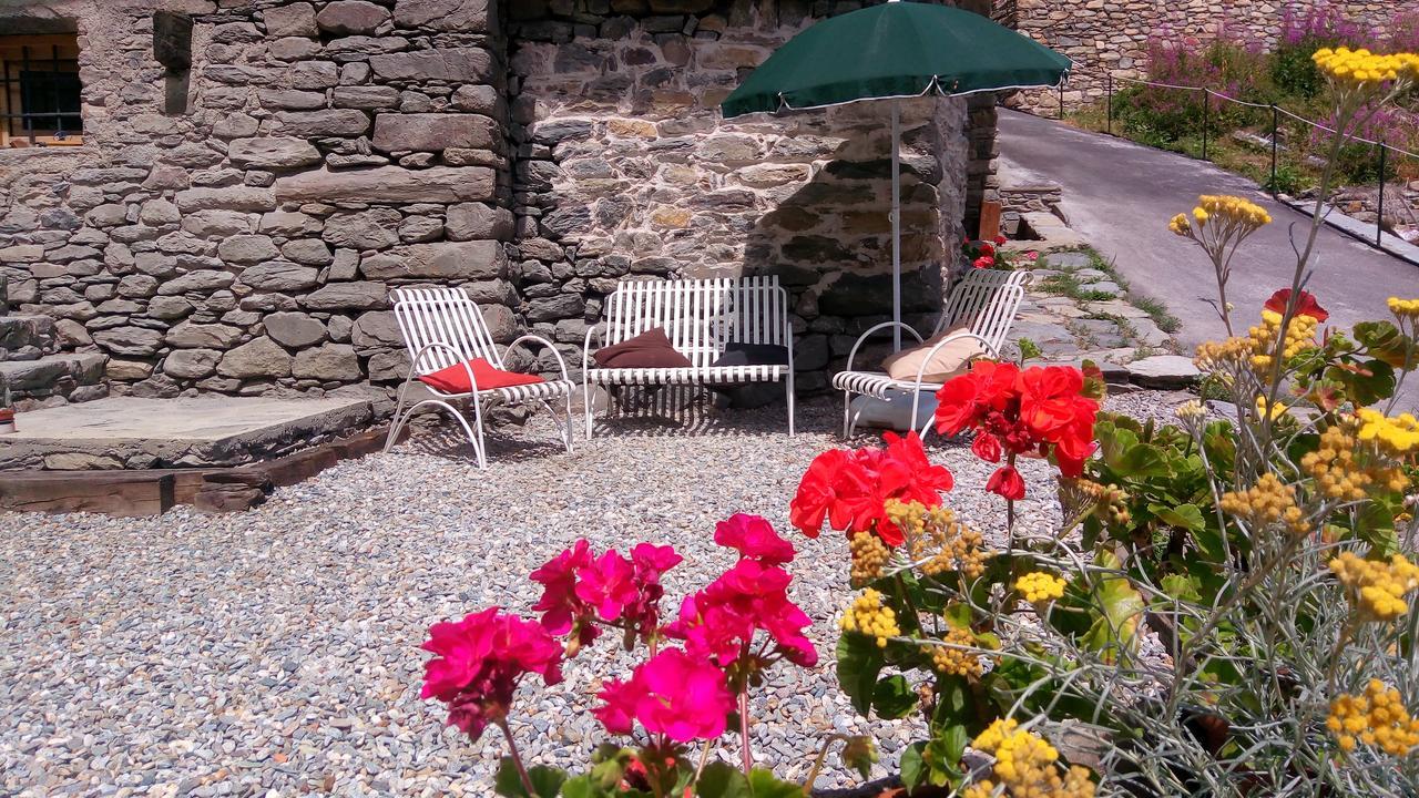 Bed and Breakfast Nuit A Pleiney Saint-Rhemy-En-Bosses Exterior foto