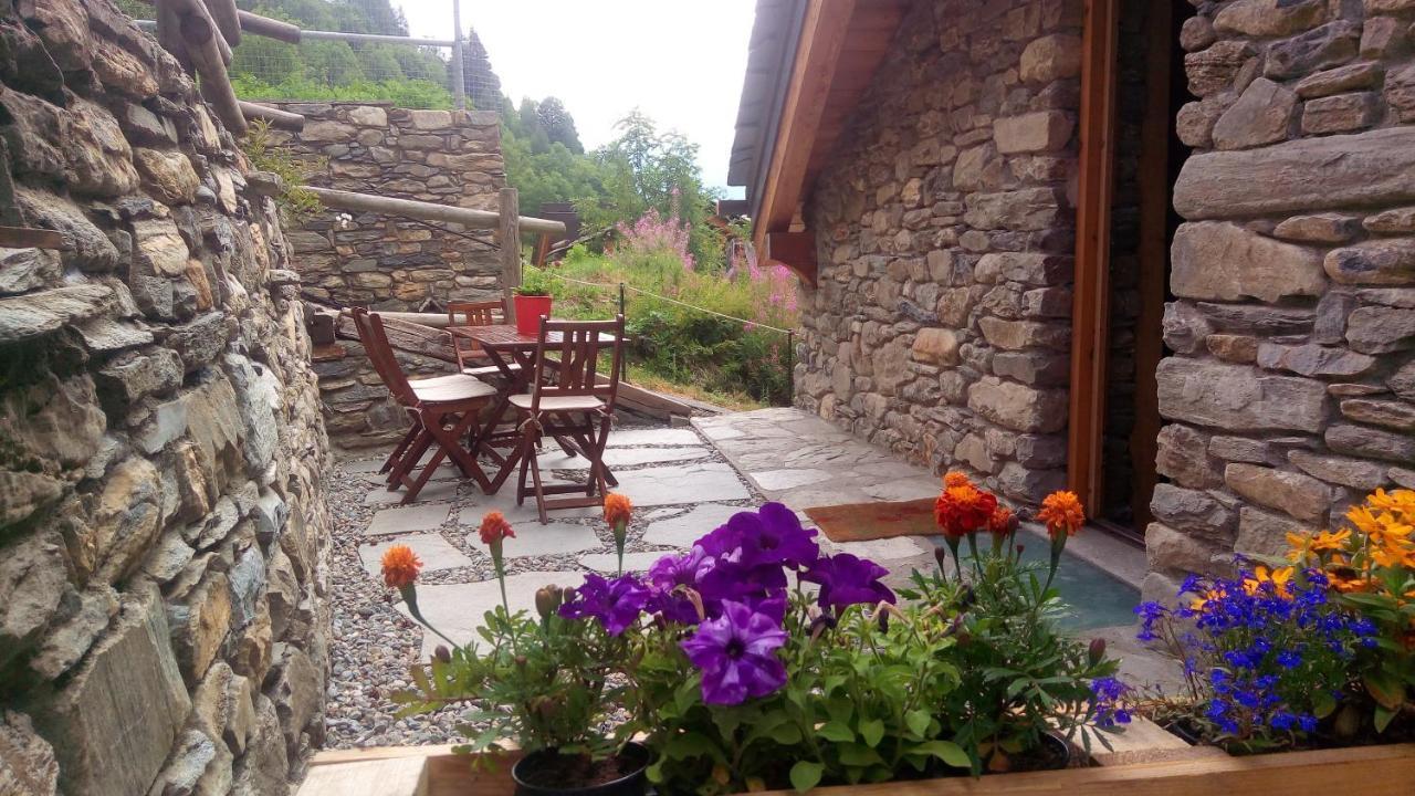 Bed and Breakfast Nuit A Pleiney Saint-Rhemy-En-Bosses Exterior foto